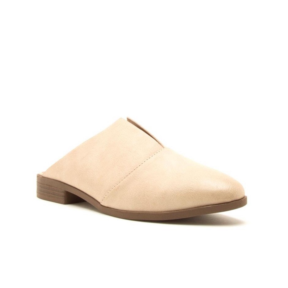 “Tuxedo” style Mules in the color Beige Burnish!